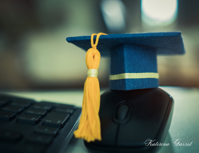 Photo created y Katerina Gasset showing a small graduation toga a size of the computer mouse
