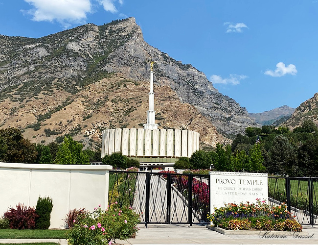 Photo of the LDS Temple in Provo Utah. Photo taken by Katerina Gasset licensed Realtor in Utah and owner and author of the Move to Provo website
