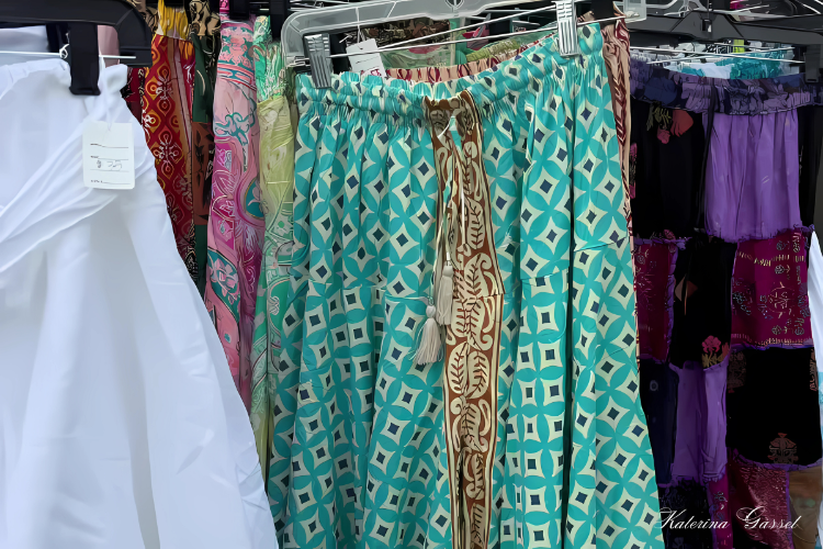 Discover Handmade Dresses at the Orem Farmer’s Market Colorful handmade skirts and dresses on display at the Orem Farmer’s Market in Utah, featuring vibrant patterns and unique artisan designs.